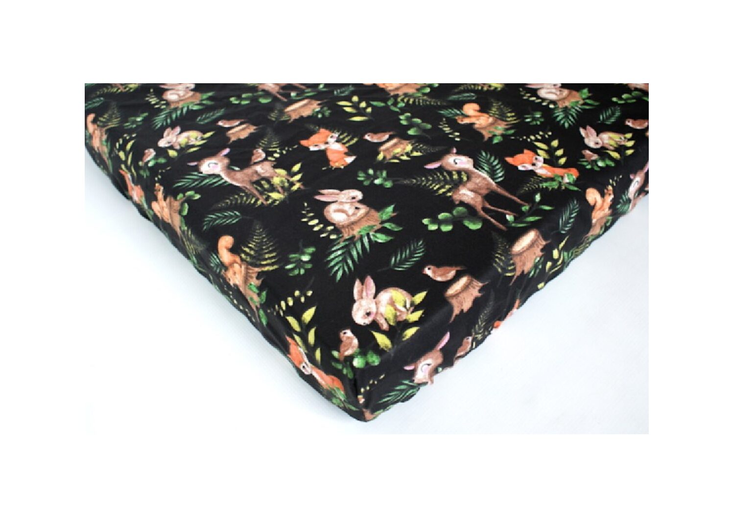 Kummiga voodilina METSLOOMAD TUMEDAL